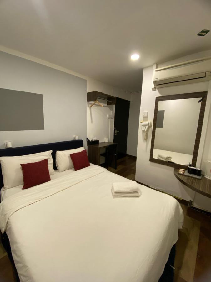 V Hotel Johor Bahru Exterior foto