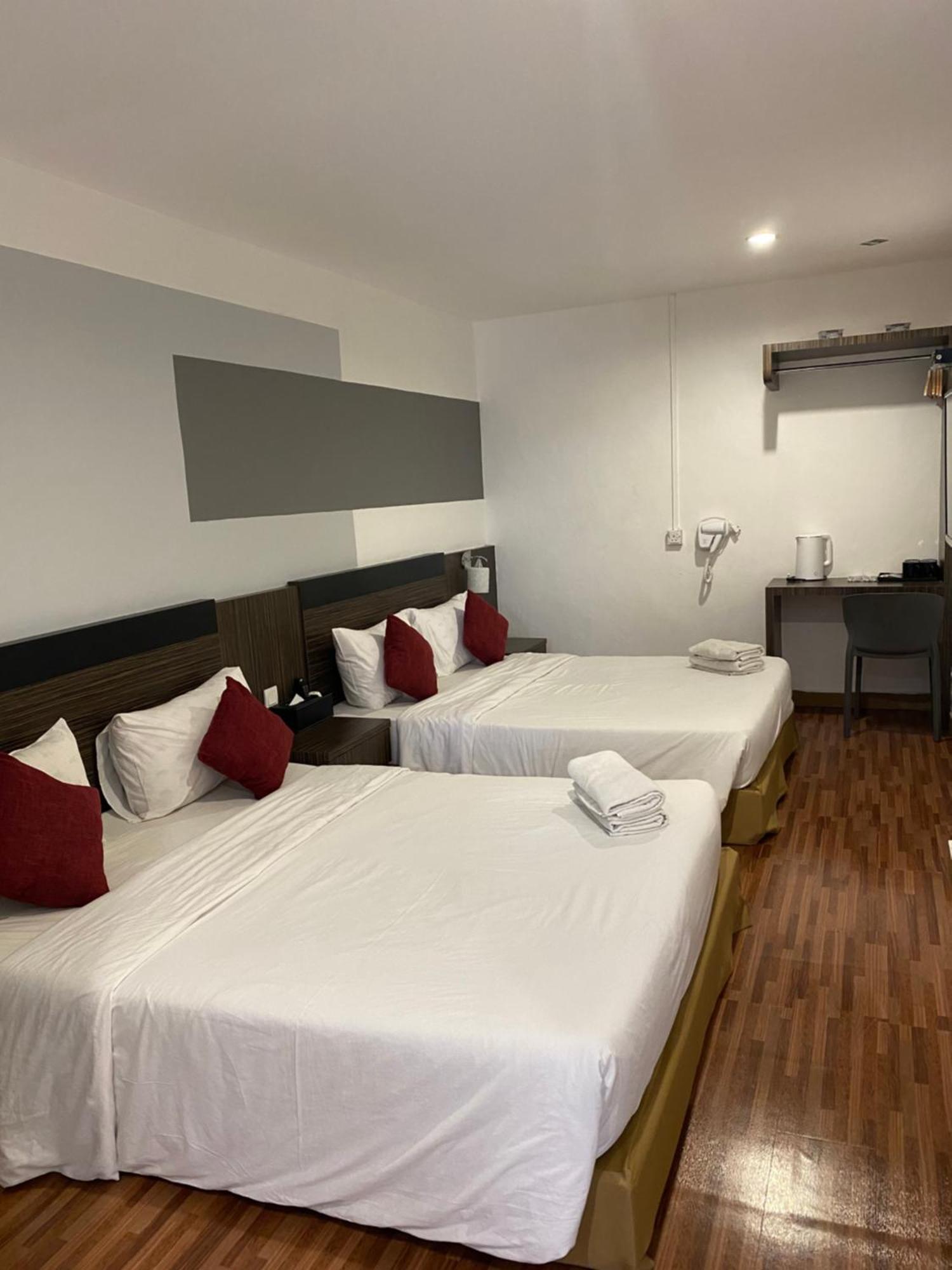 V Hotel Johor Bahru Exterior foto